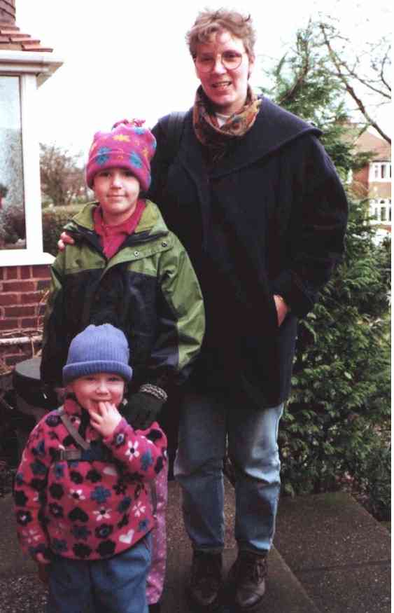 Mrs and Misses Vaugh   (34k)